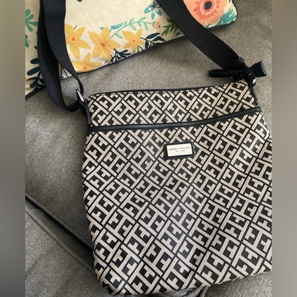 Tommy Hilfiger Purse - Picture 2 of 7